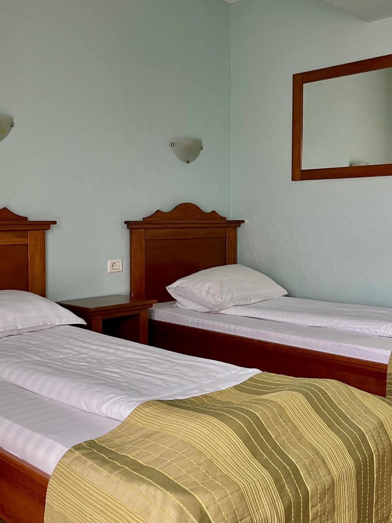 Hotel Lucy Star Cluj-Napoca Esterno foto
