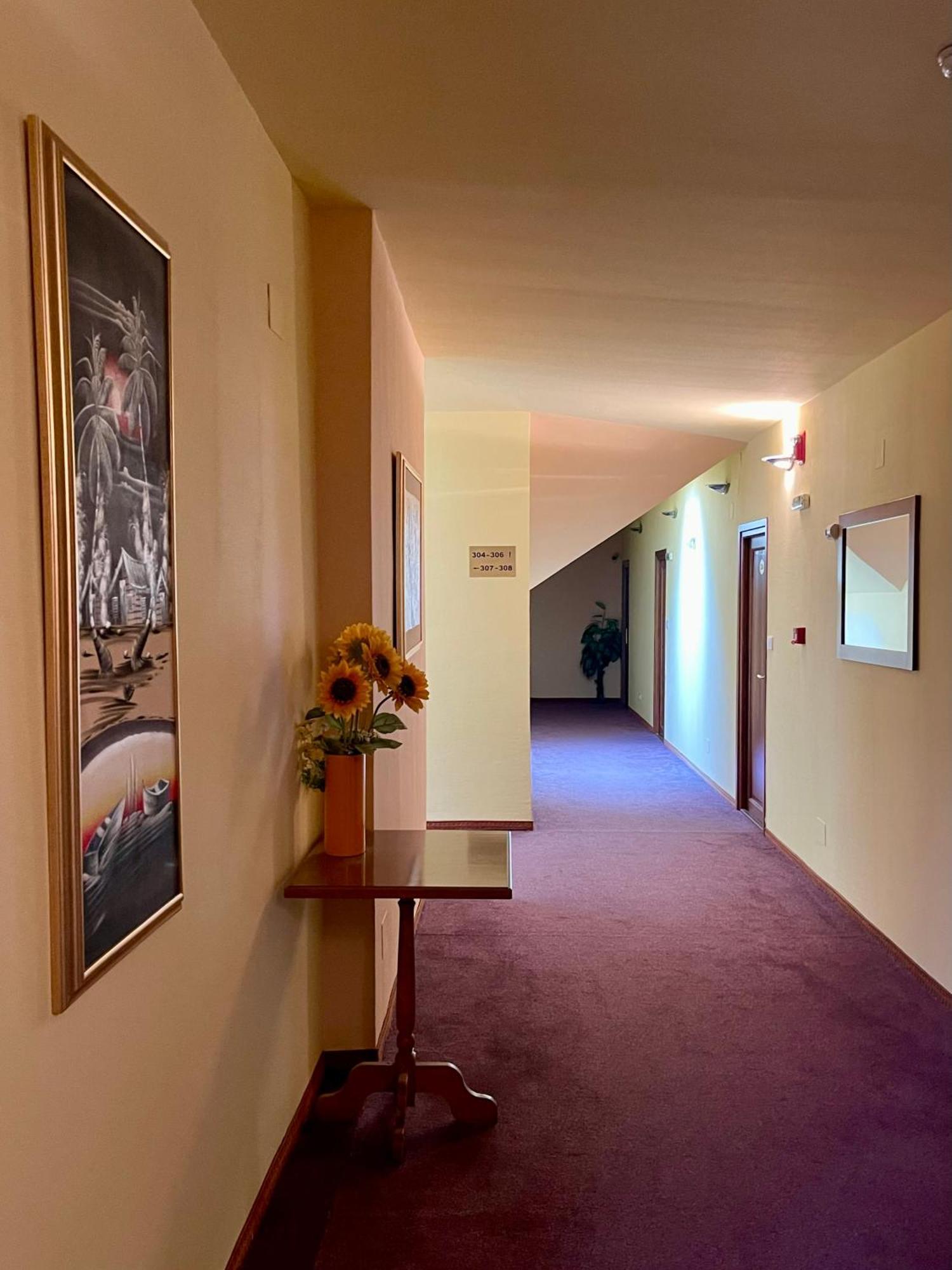 Hotel Lucy Star Cluj-Napoca Esterno foto